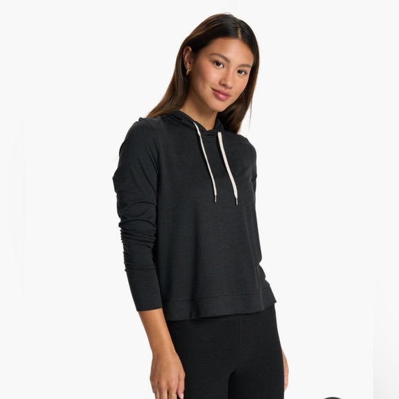 Vuori Sweaters - Vuori Large Hallo Essential Black Hoodie. 🖤